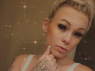 CourageLashay live cam video preview