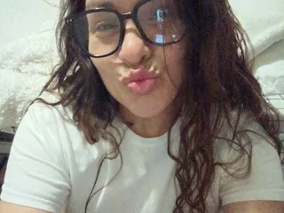 DanielleDeblasio Latina webcam from United States