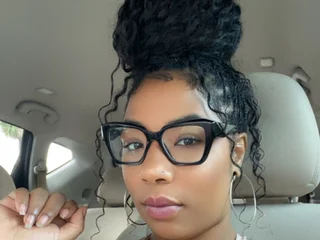 ItsDreamy Latina webcam from United States